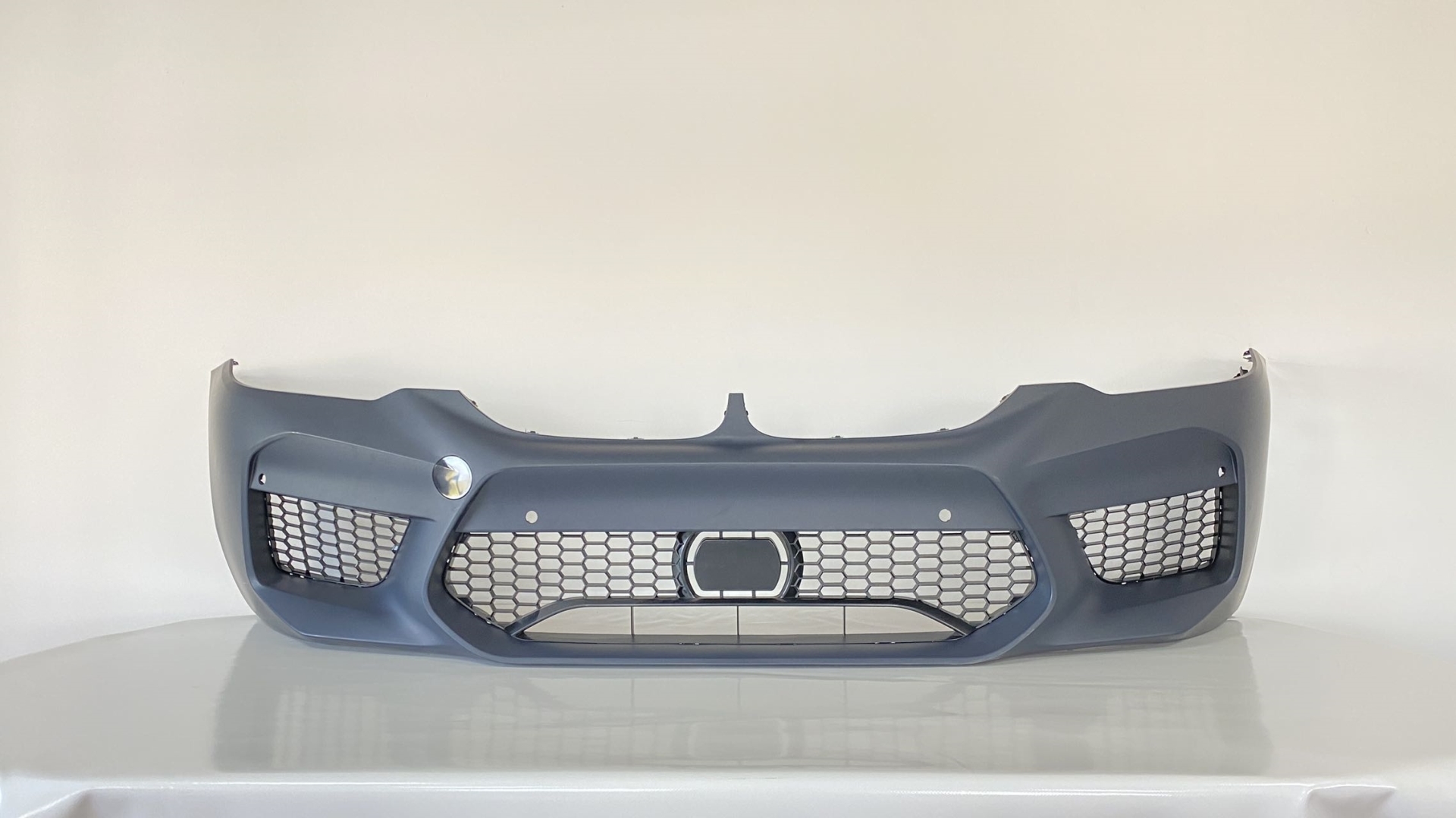 Bmw 5 SERISI G30 IÇIN UYUMLU M5 GÖRÜNÜM BODY KIT (Panjur Dahil)2017-2020